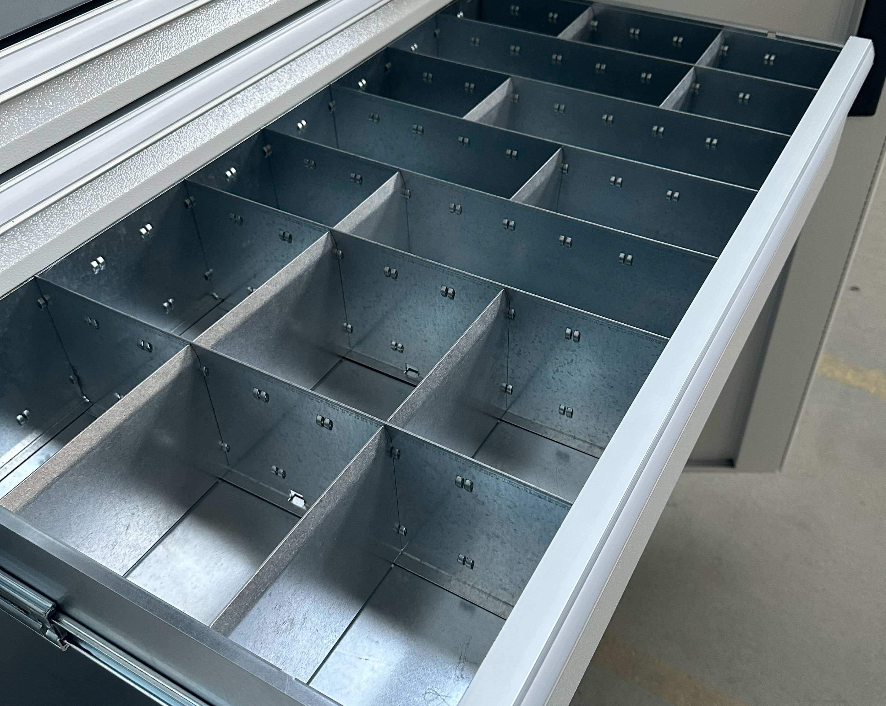 C+P graduation en métal 75/100 mm, 75x995x418mm