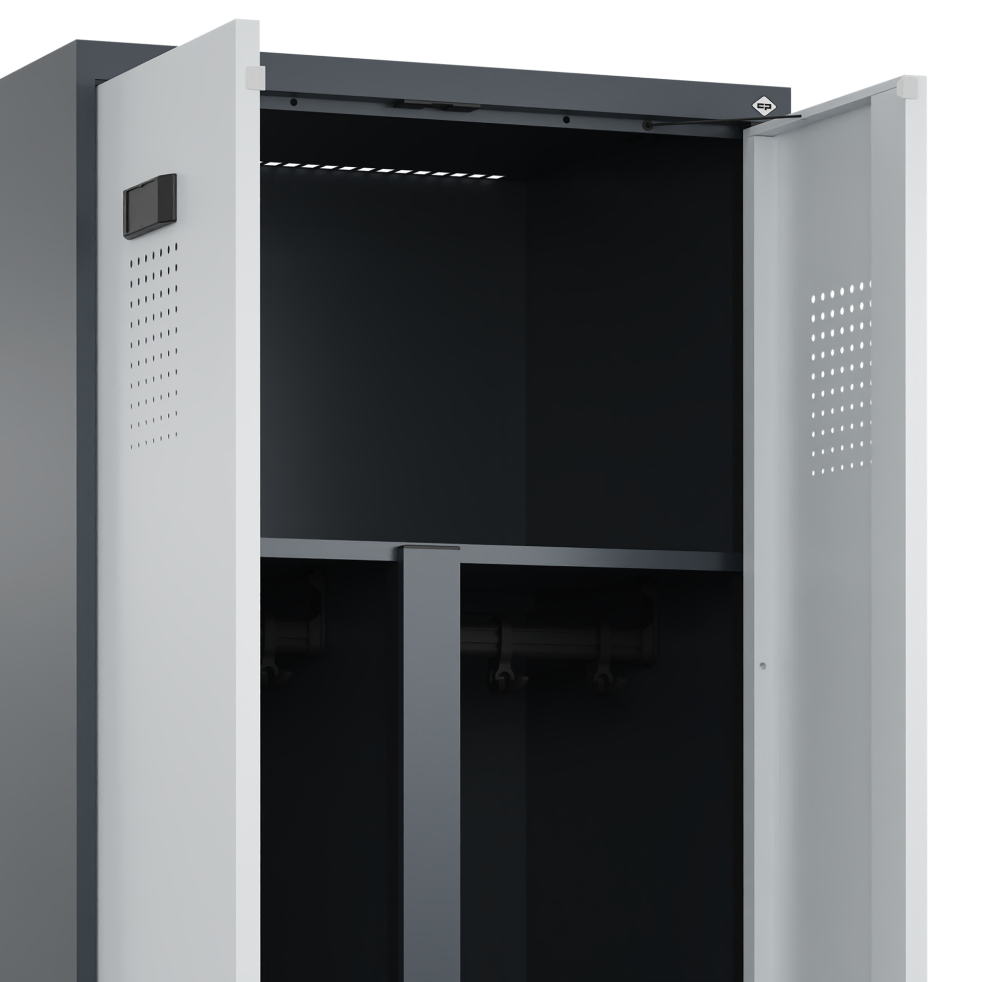 Metallschrank geöffnet stehend in weißem Raum.