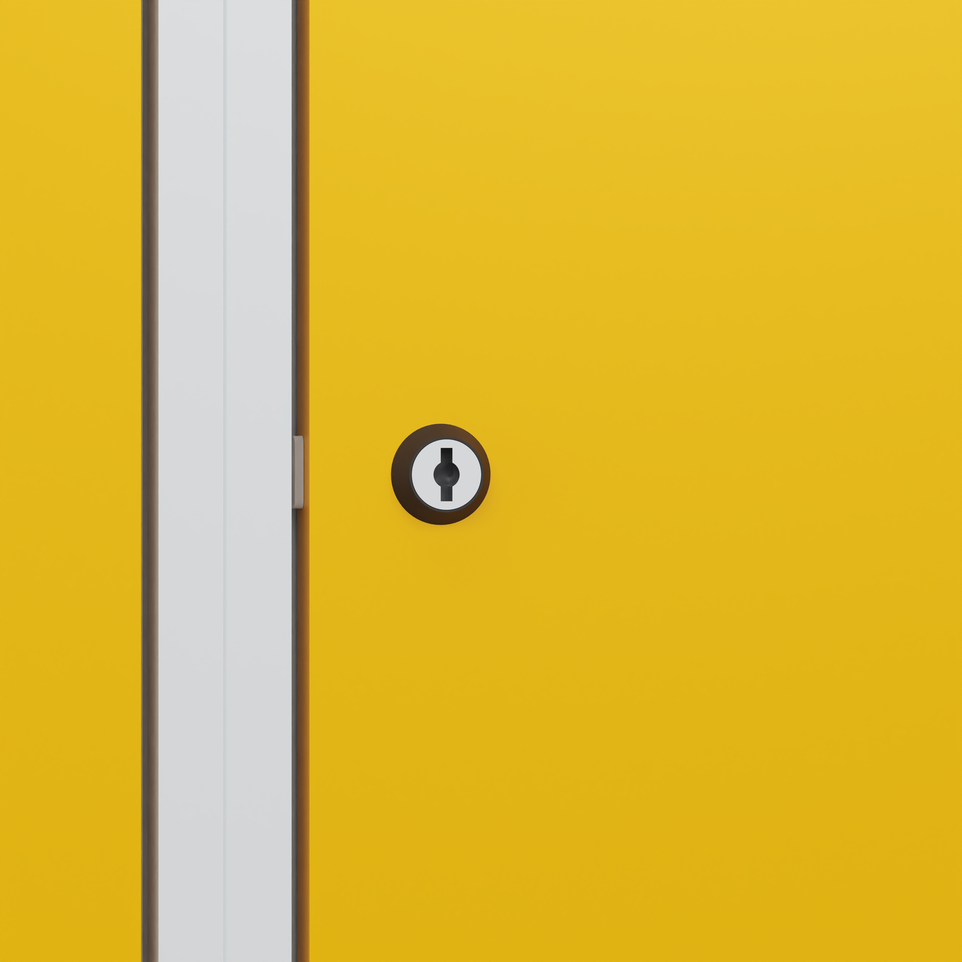 Türschloss in gelber Tür montiert, im weißen Türrahmen.